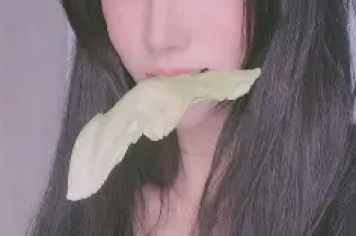内娱清纯女星偷闯日本拍艳情片被网友当场撞破